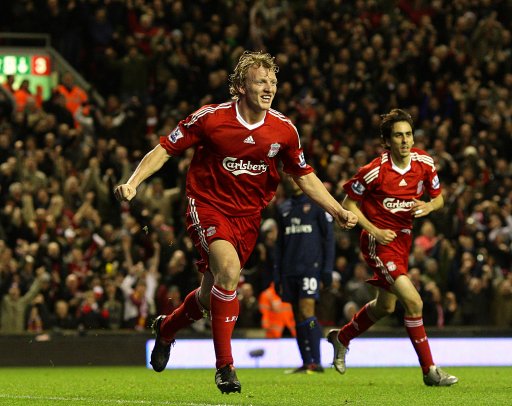 曼联、利物浦近五轮各1胜，英超积分榜曼联积22分，领先利物浦。（曼联利物浦近五轮各仅一胜，英超积分曼联22分暂压利物浦）