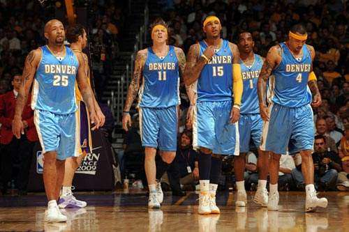 詹姆斯关键三分绝杀比赛（詹姆斯压哨三分制胜）