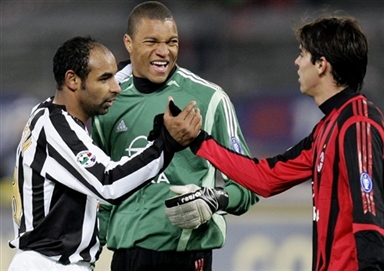 卡洛斯：当世界杯冠军是无与伦比的；希望安帅带领巴西进决赛（卡洛斯称世界杯封王无与伦比，盼安切洛蒂率巴西挺进决赛）