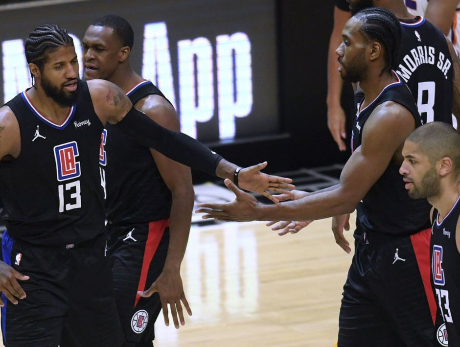 拉斯维加斯见！魔术&尼克斯率先晋级会师半决赛（魔术与尼克斯率先晋级，半决赛拉斯维加斯相会）