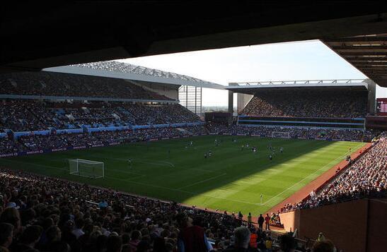 亨利：巴萨防线太差；阿森纳不丢球而拜仁总是进球（亨利：巴萨后防堪忧；阿森纳频频零封，拜仁持续破门）