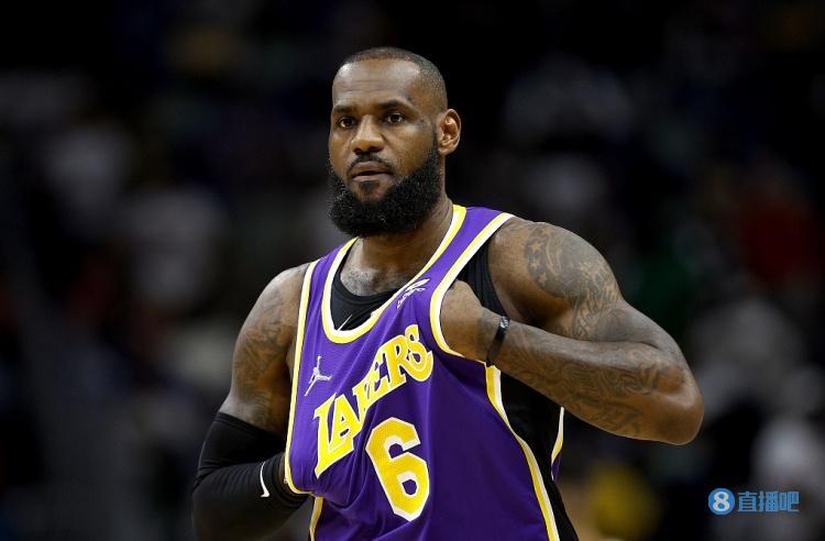 TA：奥赖利成功限制住了萨拉赫，他的防守表现远超多数边后卫（TA：奥赖利成功冻结萨拉赫，防守表现优于大多数边后卫）