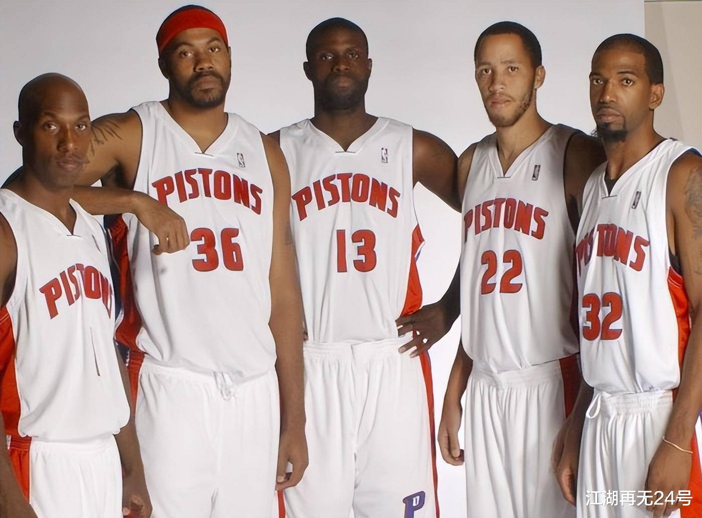 每体：巴萨考虑出售卡萨多并标价3000万欧，切尔西对他感兴趣（每体：巴萨拟以3000万欧出售卡萨多，切尔西有意引进）