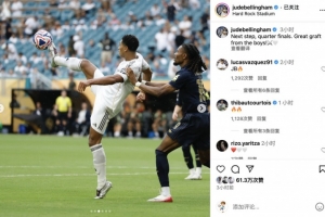 意大利赛车手罗西回忆马拉多纳：我曾单膝跪地亲吻他的左脚（意大利车手罗西忆马拉多纳：曾单膝跪地亲吻其左脚）