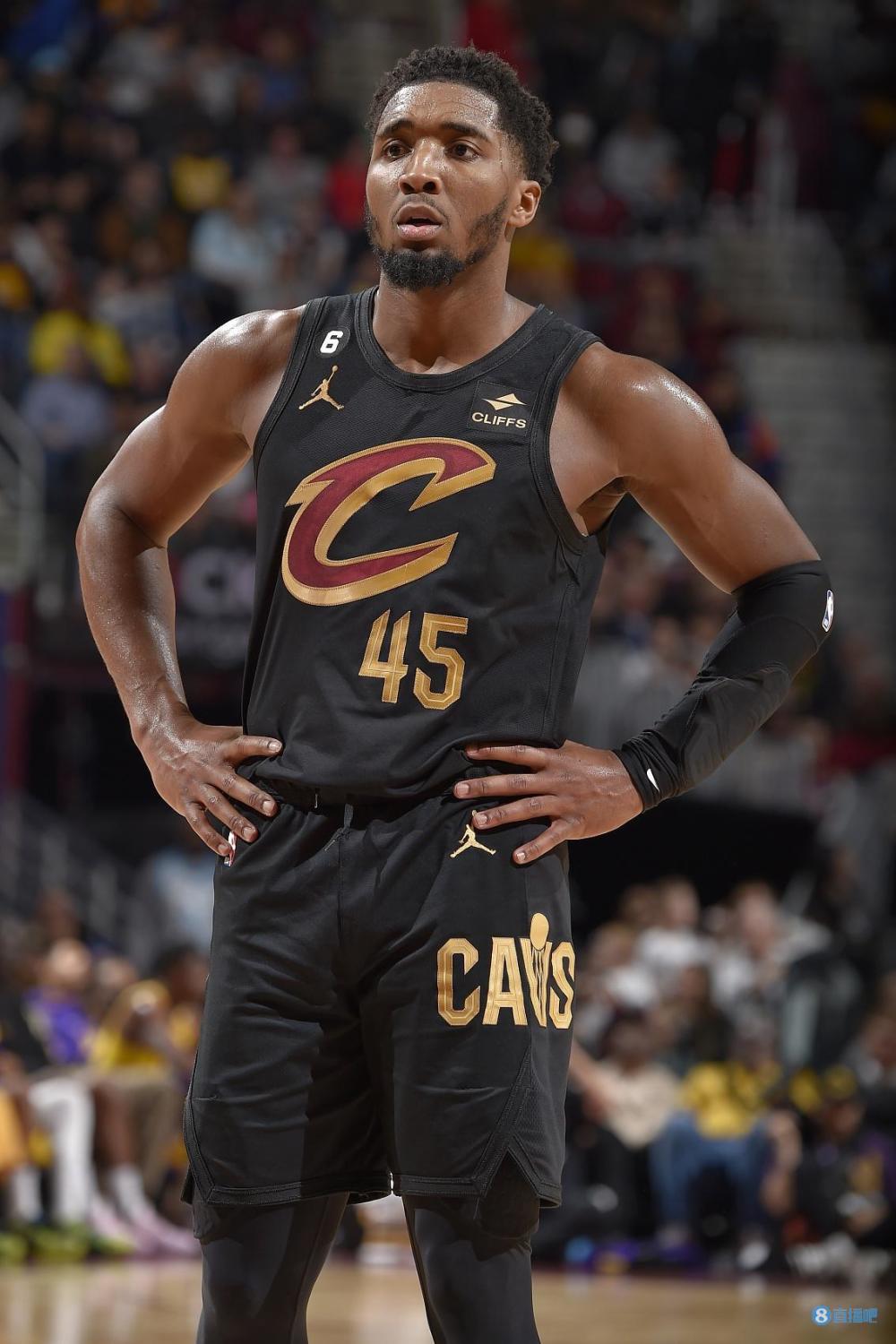 前教练：库普梅纳斯能很好地适应三中卫，斯帕莱蒂非常了解他（前任教头：库普梅纳斯契合三后卫体系，斯帕莱蒂对其了如指掌）