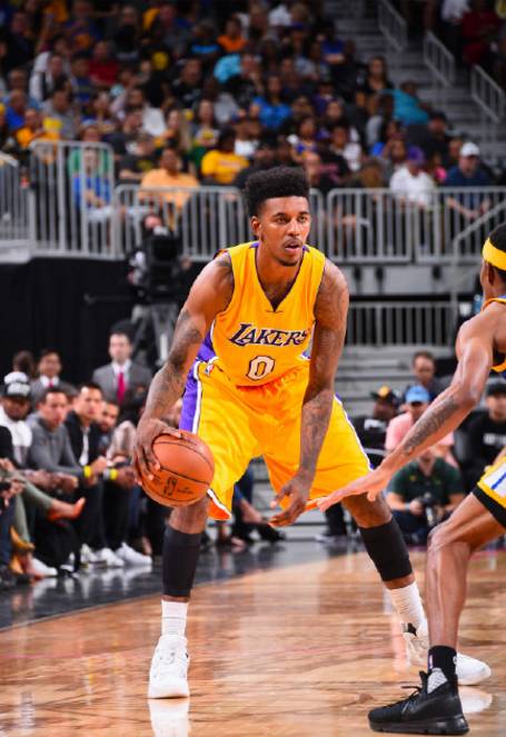 历史首次女裁判担任中超主裁，董方雨将执法西海岸vs亚泰（中超史上首位女主裁亮相：董方雨将吹罚西海岸对阵亚泰）