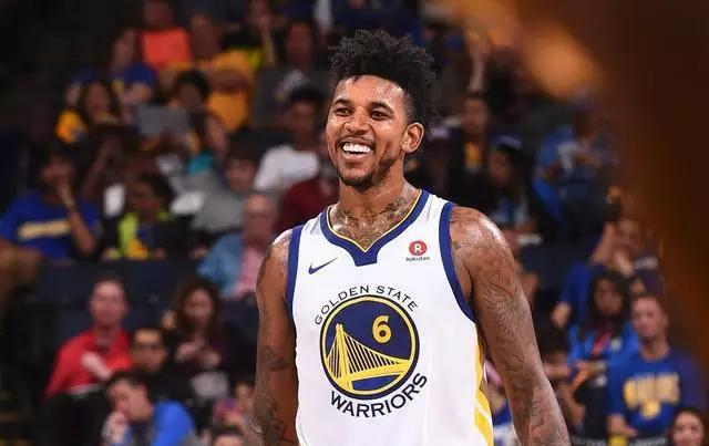 球星连续进球，引领全队节奏（球星连场破门，掌控全队节奏）