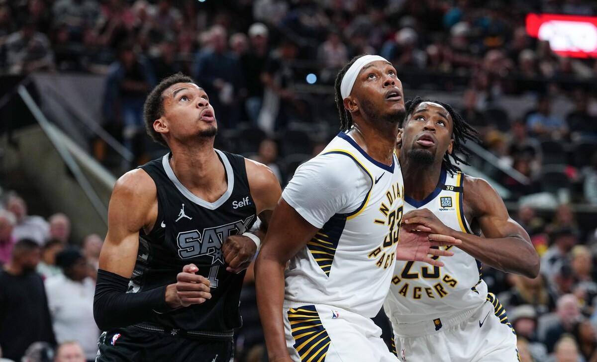 足球报：张外龙这几年一直关注铜梁龙，冲超后他独坐良久（足球报报道：张外龙多年关注铜梁龙，冲超当晚他独自静坐许久）