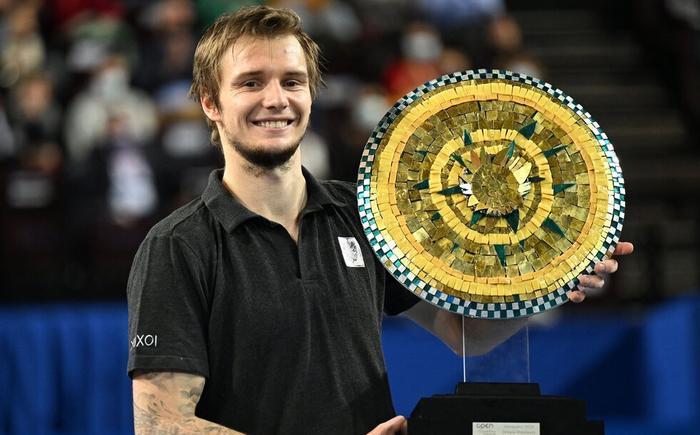 频陷入非受 频陷入非受